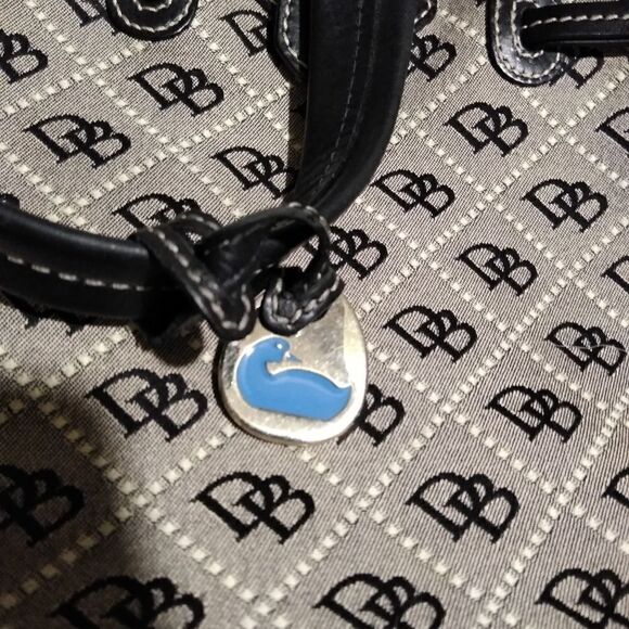 Dooney and Bourke large bag - Picture 3 of 14